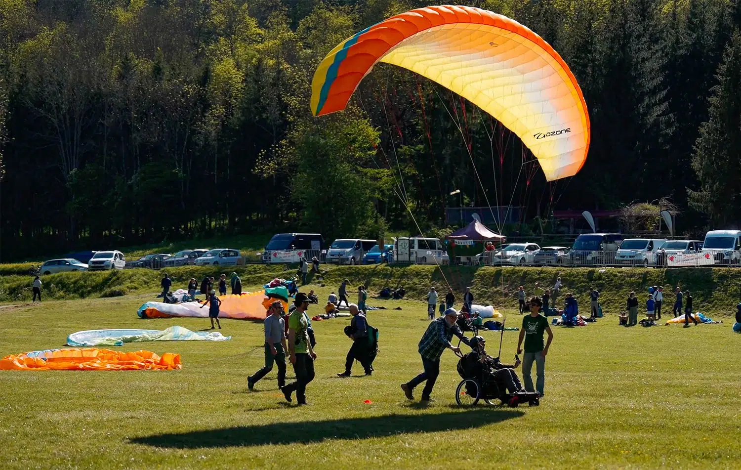 Baptême parapente pour PMR, atterro au lac Genos-Loudenvielle Baptême parapente pour PMR, atterro au lac Genos-Loudenvielle