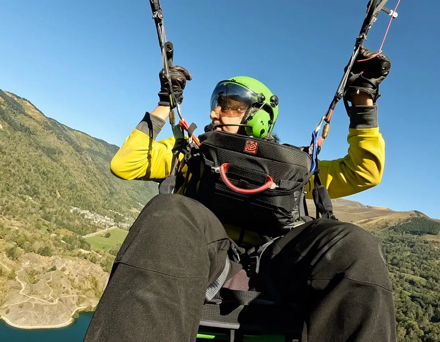 Pilote autonome lors d’un stage parapente Handicare Pilote autonome lors d'un stage parapente Handicare