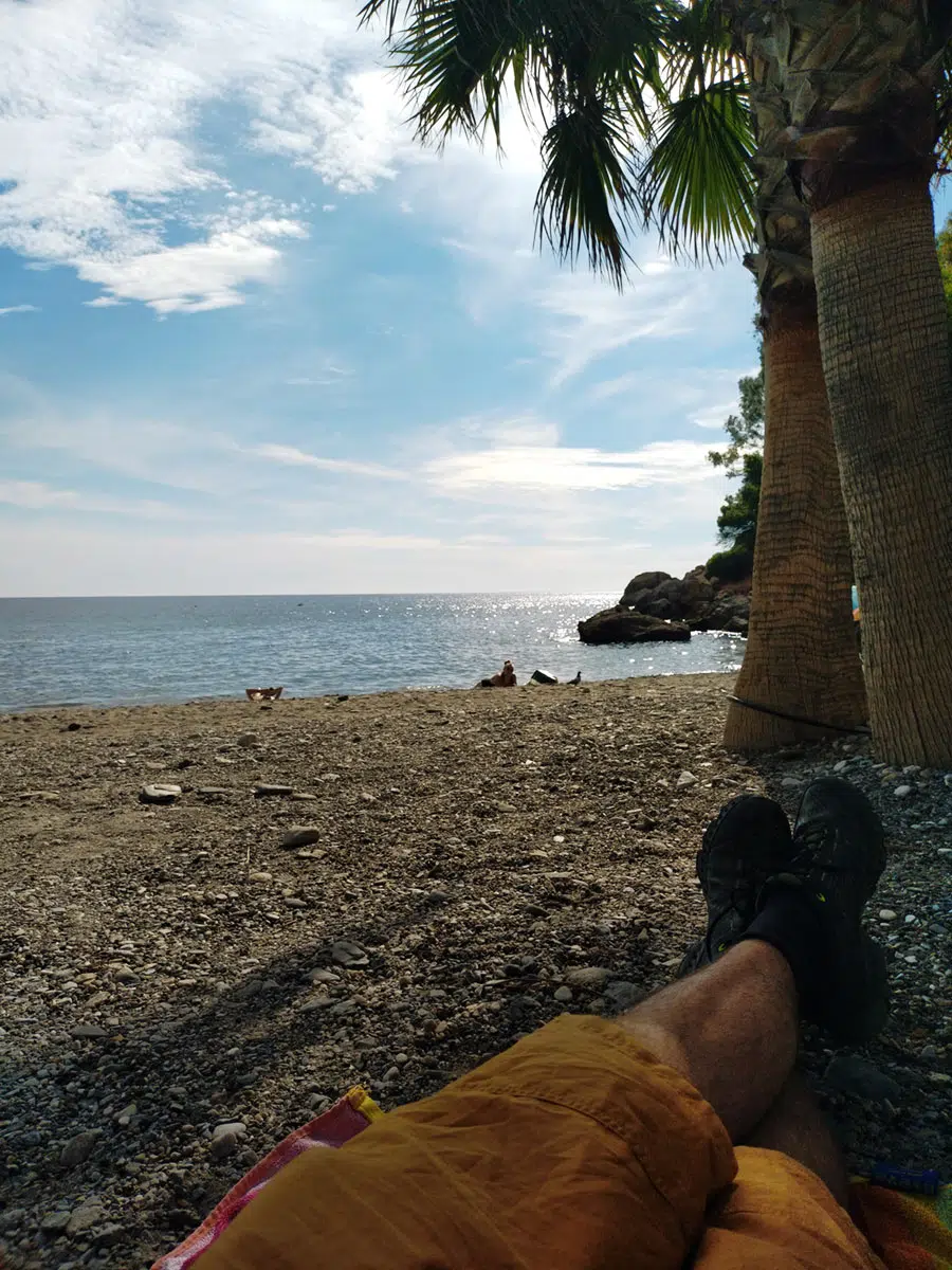 Pilote au repos sur une plage andalouse Pilote au repos sur une plage andalouse